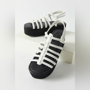 Platform braided shoes
